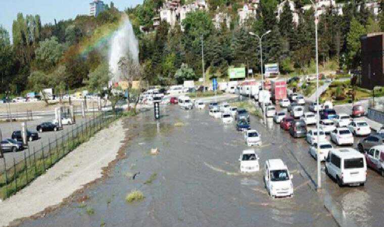 İstanbul’da su borusu patladı: Yollar göle döndü