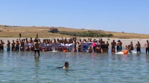 1. Van Denizi Yüzme Festivali devam ediyor! Yüzücüler Adır Adası’na yüzdü
