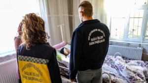 Van’da yatağa bağımlı vatandaşlara hasta yatağı hediye edildi