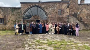 Vanlı öğrenciler Bitlis ve Ahlat’ın tarihi mekanlarını gezdi