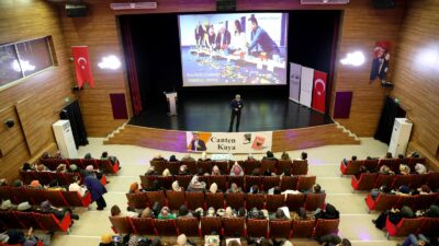 Van Büyükşehir Belediyesi, eğitimcilere yönelik ‘Lider Öğretmen’ konulu söyleşi düzenledi.