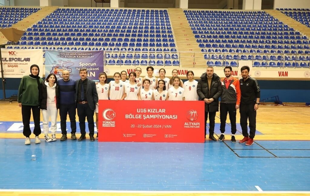 İpekyolu Belediyesi Kız Basketbol takımları şampiyon oldu