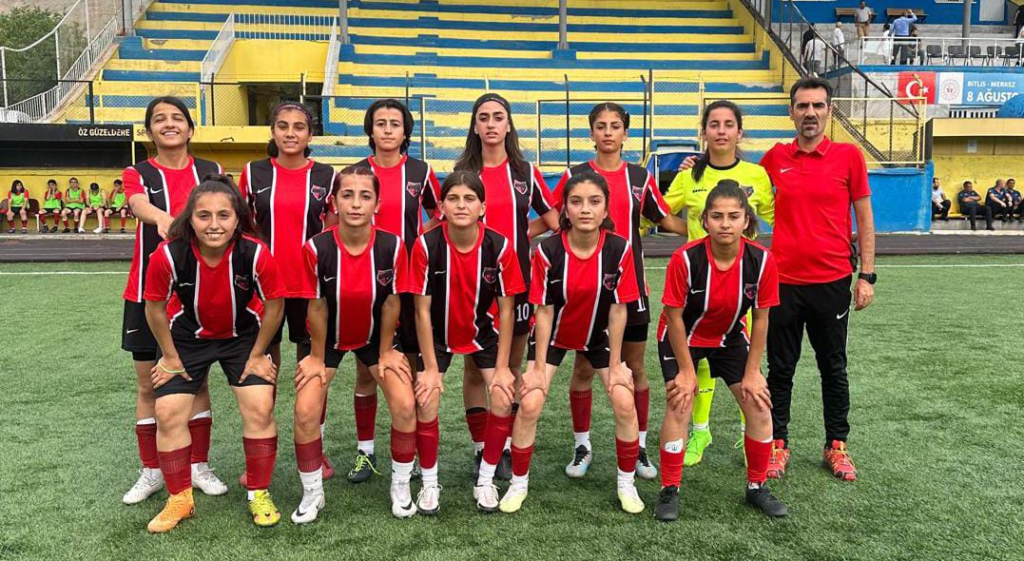 Van Büyükşehir Belediyesi Kadın Futbol Takımı çeyrek finalde