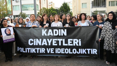 Van Büyükşehir Belediyesi Eşbaşkanı Neslihan Şedal, beraberindeki kadınlarla birlikte, Rojin