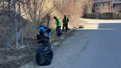 Edremit Belediyesi, bahar aylarıyla beraber ilçede temizlik seferberliği başlattı. Yapılan